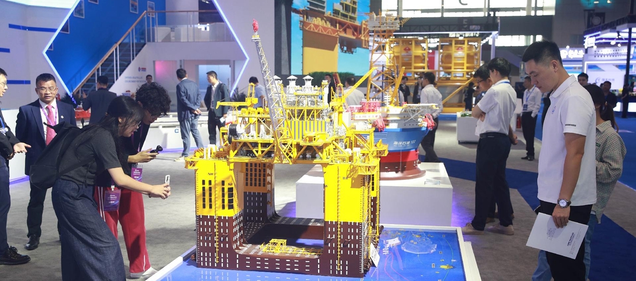 أكثر من 300 شركة تعرض تقنياتها البحرية في المعرض